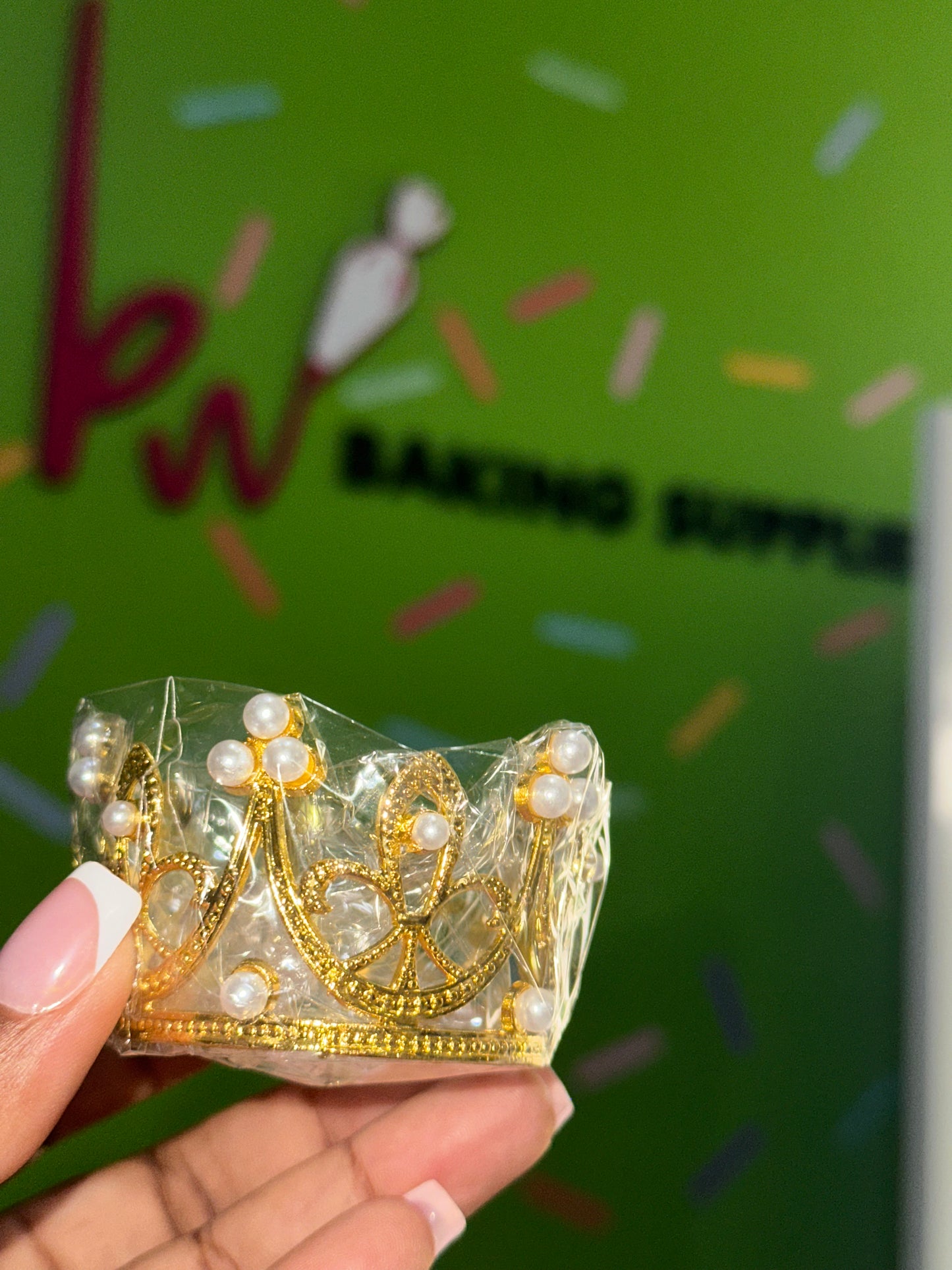 Viscountess Pearl Small Cake Crown